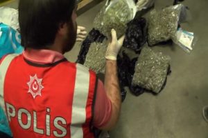 Bebek maması paketlerinden bakın ne &ccedil;ıktı ?