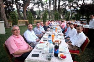 AK Parti Osmangazi'den &ouml;rnek beraberlik