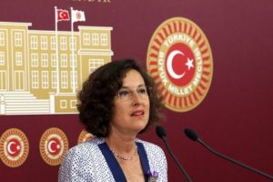 G&ouml;r&uuml;şmelerde kadına y&ouml;nelik şiddet de olmalı