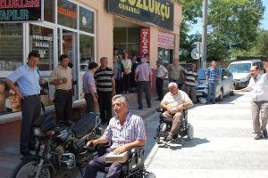 Bursa'da engellilerin ak&uuml;l&uuml; araba sevinci