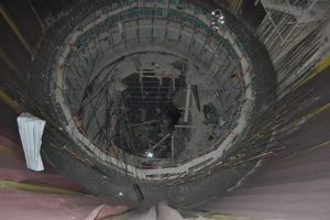 izmir metrosunda dehşete d&uuml;ş&uuml;ren olay