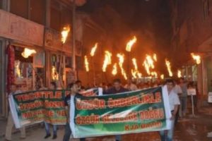 Abdullah &Ouml;calan i&ccedil;in meşaleli y&uuml;r&uuml;y&uuml;ş