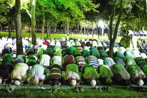 Teravihi 8 asırdır a&ccedil;ık havada kılıyorlar