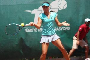 İpek Soylu Bursa Tenis Cup'ta şampiyon oldu