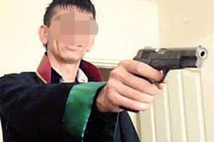 Eski sevgiliden c&uuml;bbeli ve silahlı &ouml;l&uuml;m tehdidi