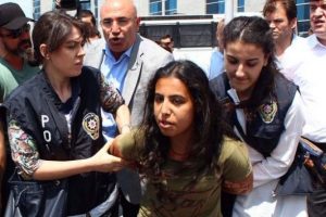 Adliye i&ccedil;inde slogan atanlar g&ouml;zaltına alındı