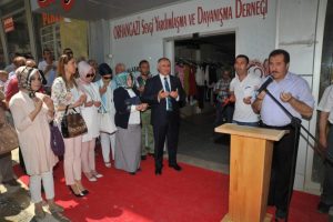 Bursa Orhangazi'ye sevgi market a&ccedil;ıldı