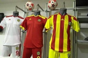 Yeni Malatyaspor'un yeni sezon formaları g&ouml;r&uuml;c&uuml;ye &ccedil;ıktı