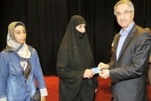 Sosyal medyayı karıştıran fotoğraf: Şov gibi yardım yapılır mı!