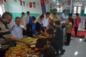 TİKA Afganistan'da 500 yetime iftar verdi