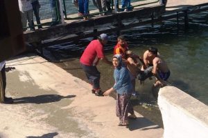 Bursa'da s&uuml;per muhtar gencin hayatını suni teneff&uuml;sle kurtardı