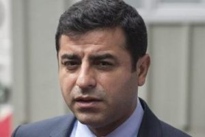 Selahattin Demirtaş: G&uuml;n birbirine kılı&ccedil; &ccedil;ekme g&uuml;n&uuml; değildir