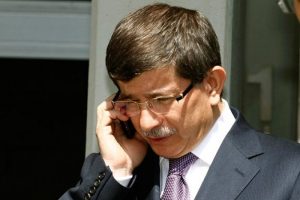 Davutoğlu'ndan Prens Faysal'ın kardeşine taziye telefonu