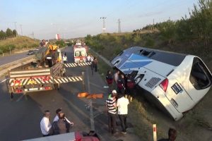 Bir yolcu otob&uuml;s&uuml; kazası daha