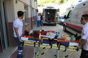Bursa'da kamyonete &ccedil;arpan motosiklet s&uuml;r&uuml;c&uuml;s&uuml; ağır yaralandı!