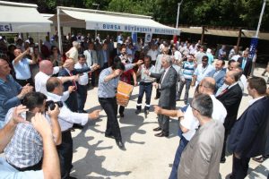 Bursa'da davul zurnalı s&ouml;zleşme sevinci