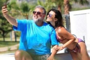 Hamdi Alkan gen&ccedil; eşiyle g&uuml;n&uuml;n&uuml; g&uuml;n ediyor...