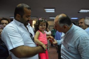 Neşet &Ccedil;ağlayan personelle bayramlaştı&nbsp;