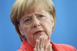 Merkel eşcinsel evliliğe inanmadığını a&ccedil;ıkladı