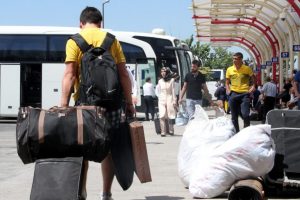 Bursa'da otogarlarda bayram &ouml;ncesi son g&uuml;n yoğunluğu, b&uuml;t&uuml;n biletler t&uuml;kendi