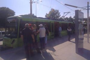 Bursa'da metro durdu, ulaşım fel&ccedil; oldu!