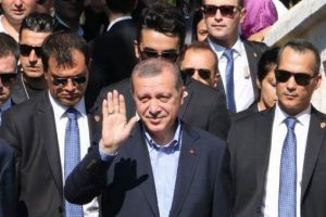 Erdoğan'dan mezarlık ziyareti