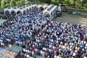 Bursa'da a&ccedil;ık havada bayram namazı
