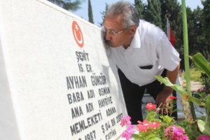 "Bayramlar zehir olup, g&ouml;z&uuml;m&uuml;zde ağıt ile ge&ccedil;iyor"