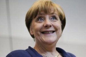 Merkel, doğum g&uuml;n&uuml;nde Yunanistan i&ccedil;in 3'&uuml;nc&uuml; yardım paketi istedi