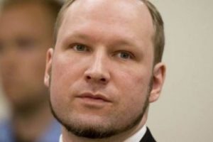 77 kişiyi &ouml;ld&uuml;ren Breivik &uuml;niversitede okuyacak
