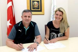 Milli hentbolcu Osmangazi'ye imzayı attı