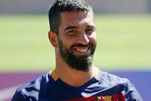 Arda Turan'ın Toblerone cevabı takip&ccedil;ilerini g&uuml;ld&uuml;rd&uuml;