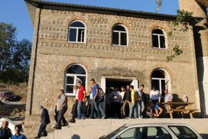 Boşalttıkları k&ouml;yde 25 yıl sonra namaz kıldılar