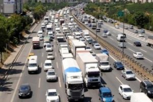Tatil d&ouml;n&uuml;ş&uuml; trafiği i&ccedil;in yoğun &ouml;nlem