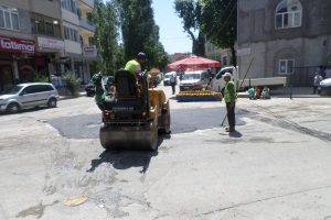 Bursa Yıldırım'da trafik &ccedil;alışmaları s&uuml;r&uuml;yor