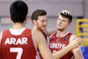&Uuml;mitler bronzu kaptı