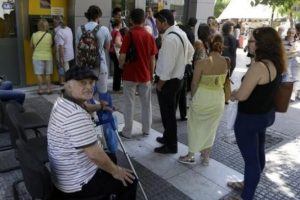 Yunanistan'ta bankalar a&ccedil;ılıyor, izdiham bekleniyor