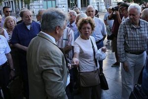 Yunanistan'da &ccedil;arşı karıştı