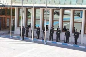 Erdoğan'dan g&uuml;neşte bekleyen askere talimat
