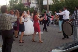 Kına gecesinde 'toprak bastı parası' kavgası: 8 yaralı
