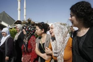Suru&ccedil;'ta katliamda &ouml;lenlerin kimlikleri belli oldu, 32 cenazeden 5'i g&ouml;nderildi
