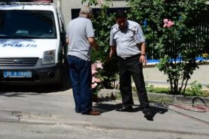 HDP Genel Merkezi'nde ş&uuml;pheli &ccedil;i&ccedil;ek