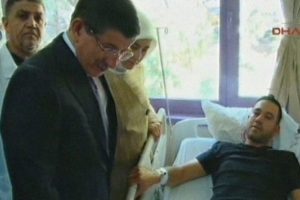 Başbakan Ahmet Davutoğlu yaralıları ziyaret etti