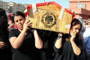 Nazlı'yı kadınlar taşıdı, 20 bin kişi uğurladı