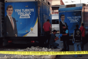 AK Parti aracının altından bomba &ccedil;ıktı