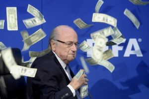Blatter'i protesto eden komedyen hakim karşısına &ccedil;ıkacak