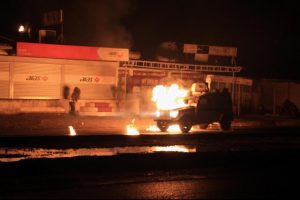 Uzman &ccedil;avuş darp edildi, kışlalara bomba atıldı