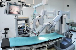 B&ouml;brek naklinde robotik cerrahiyle y&uuml;zde y&uuml;z başarı