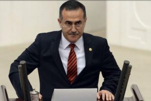 İhsan &Ouml;zkes CHP'den istifada kararlı
