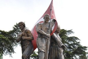 Bursa Karacabey'de eski heykel meydana dikilecek
